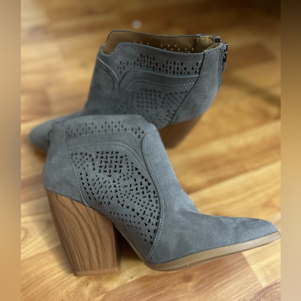 Qupid pointed toe ankle cowgirl boot,  6. Worn once in house, great condition.